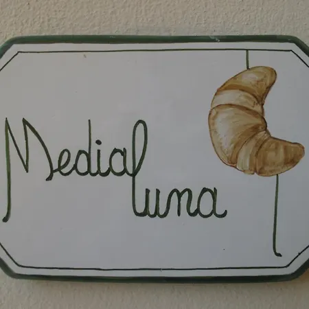 La Medialuna *